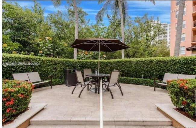 Building Photo - 19801 E Country Club Dr