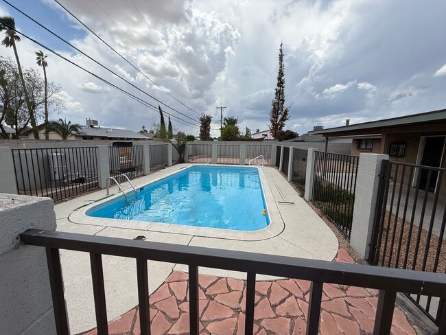 Building Photo - Beautiful Home w/ Pool