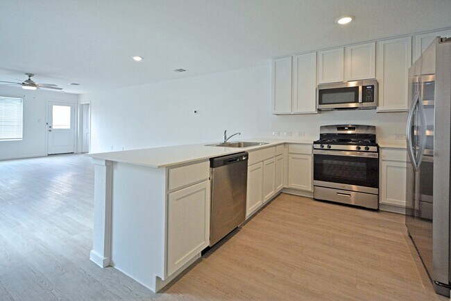 Building Photo - 1537 Hummock Steep