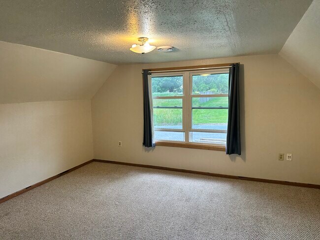 Building Photo - 121 4th St W