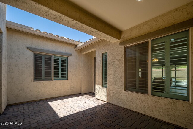 Building Photo - 9752 W Rowel Rd