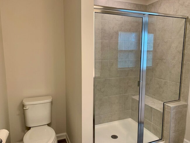 Building Photo - WONDERFUL Townhome in North East Raleigh, Available Now!