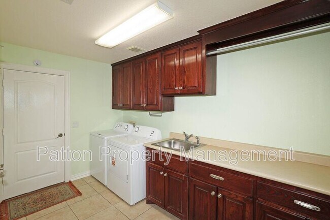 Building Photo - 6802 Thunder Rd
