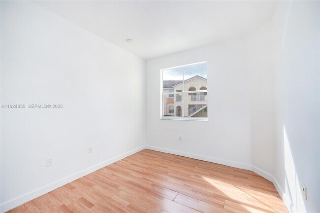 Building Photo - 1535 SE 26th St