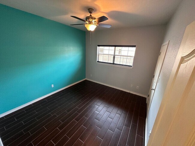 Building Photo - 115 Suncrest