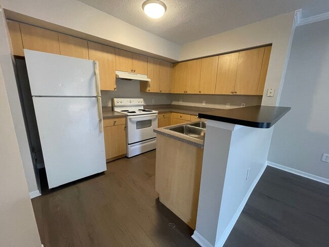 Building Photo - ANNUAL RENTAL - 1 BED / 1 BATH THE SANCTUA...