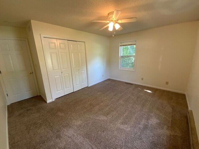 Building Photo - 207-207 Briarcrest Ct