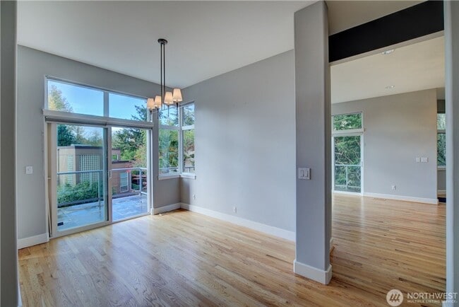 Building Photo - 3bd/3.5ba Kirkland Home
