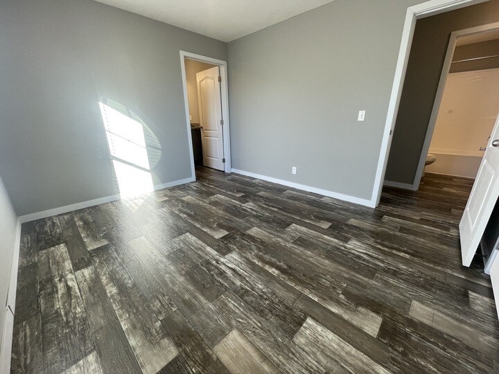 Building Photo - 38033 Ducharme Dr