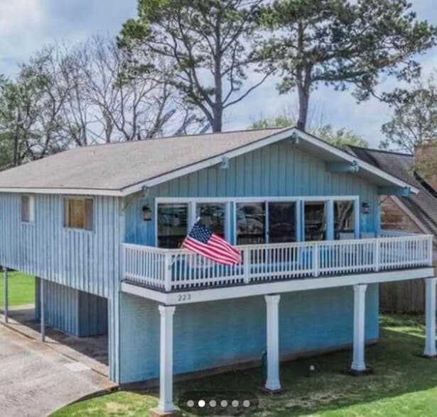 Building Photo - 223 Bay Colony Dr