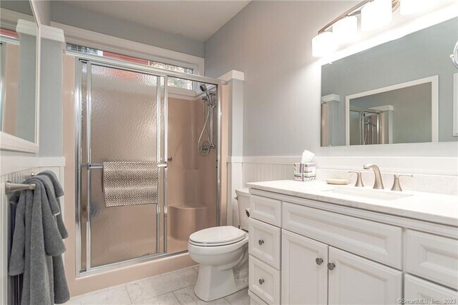 Building Photo - 246 N Shore Rd