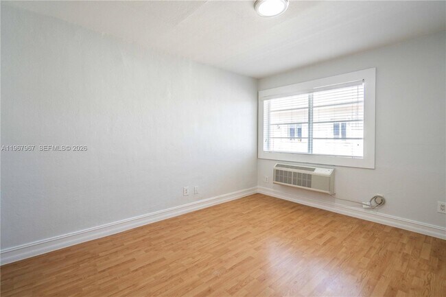 Building Photo - 7925 Hawthorne Ave