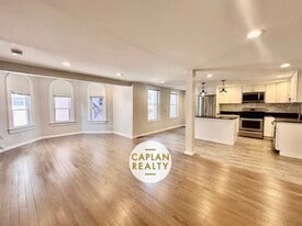 Building Photo - 171 Olive St