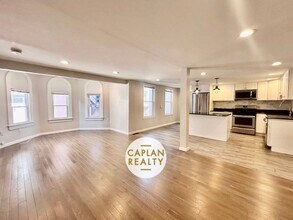 Building Photo - 171 Olive St