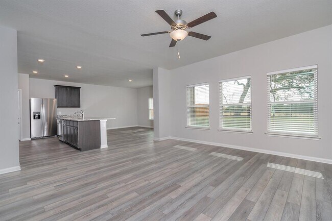 Building Photo - 225 Star Spangled Dr