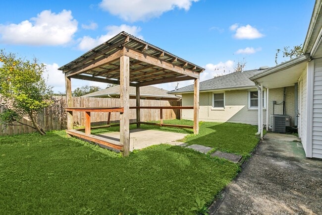 Building Photo - 604 Melanie Ave