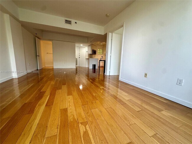 Building Photo - 9156 Collins Ave