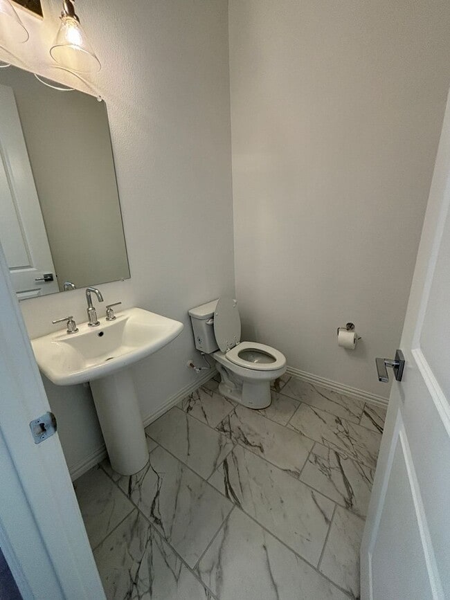 Building Photo - 4500 Ward St