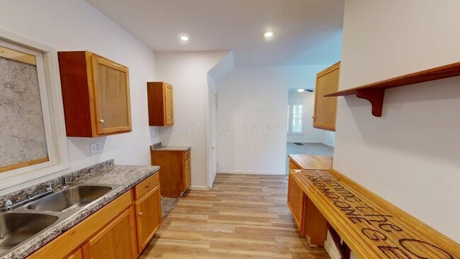 Building Photo - 239 S Harris Ave