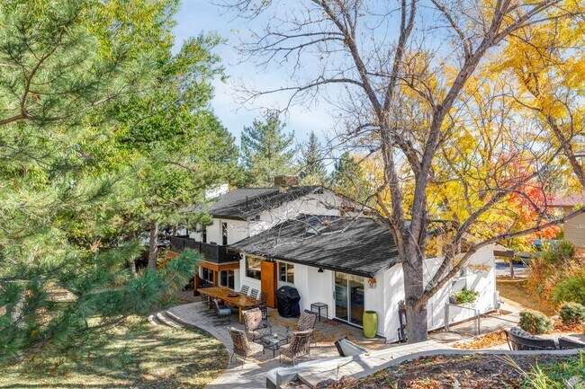 Building Photo - Modern 2 BDR Retreat: Serene Backyard