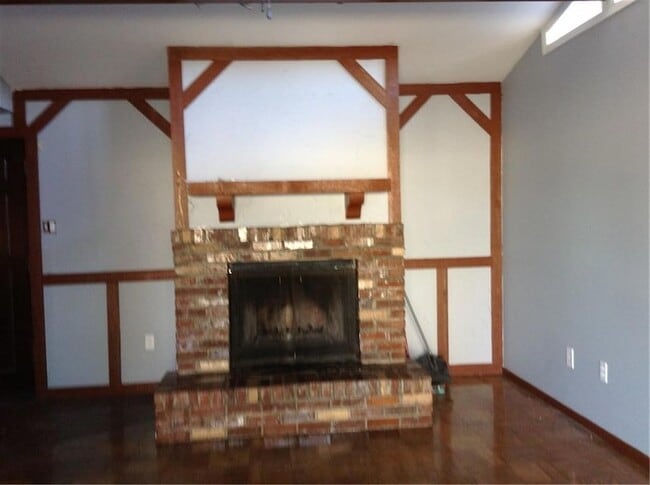 Building Photo - 5801 Rosalie Ct