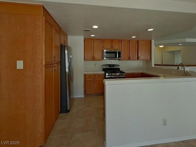 Building Photo - 740 Spruce Tree Cir