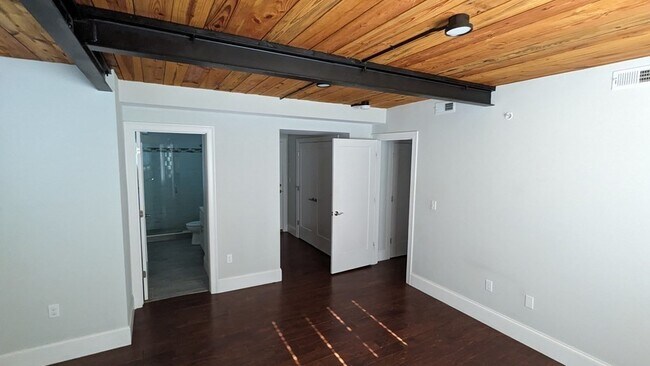 Building Photo - 192 Raymond St