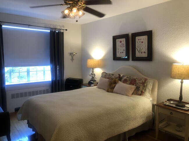 Building Photo - 1060 N Washington St