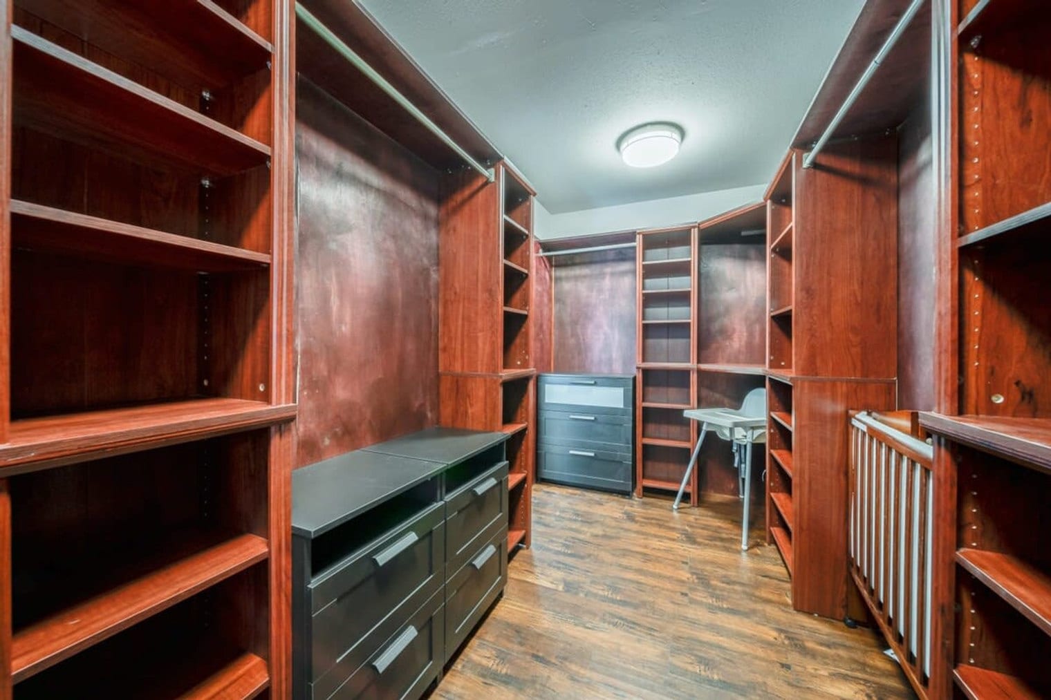 Building Photo - 1021 Mellville Dr