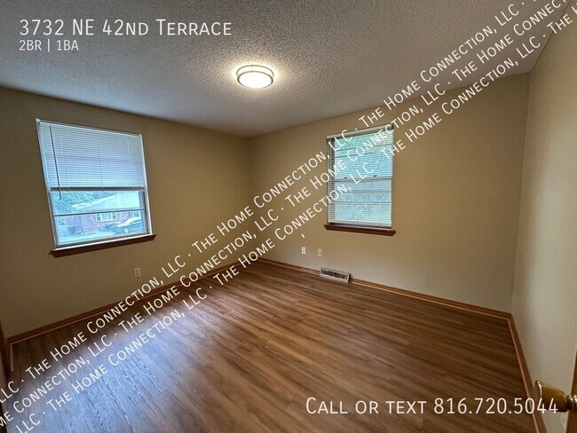 Building Photo - 3732 NE 42nd Terrace