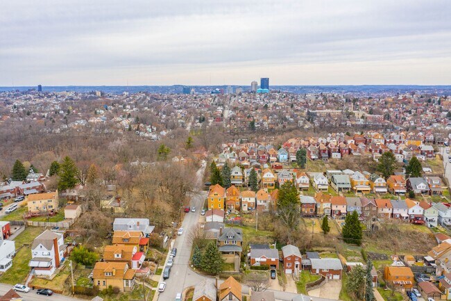 Building Photo - MOVE IN TODAY! Fantastic 3-bedroom   SECTION 8 ACCEPTED!