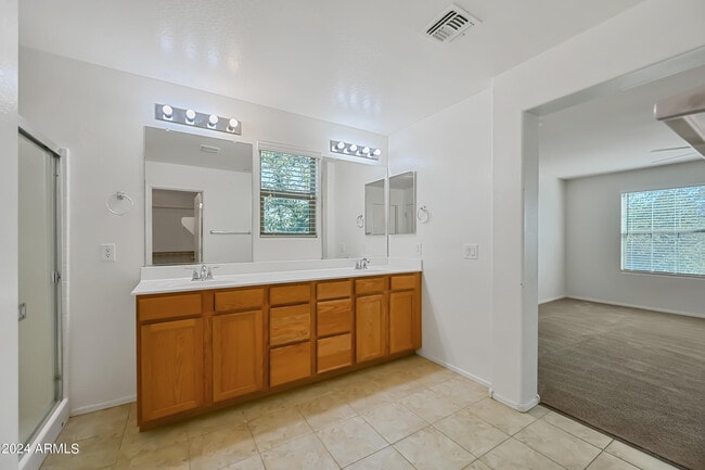 Building Photo - 2257 S Ponderosa Dr