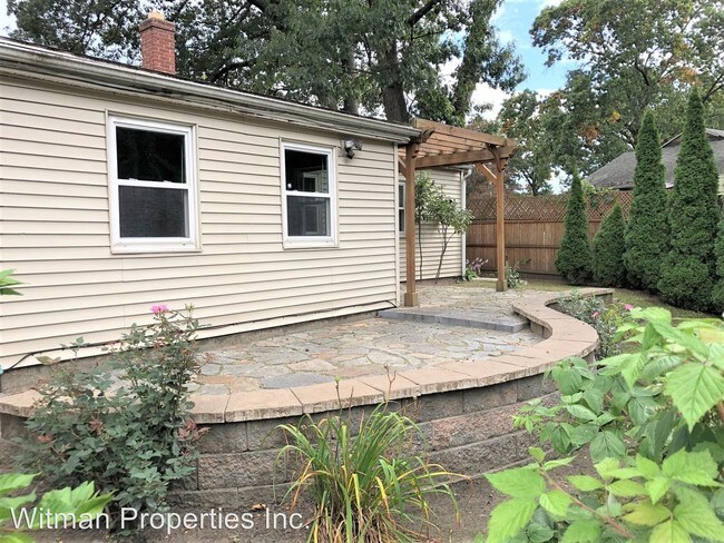 Building Photo - 3 br, 1 bath House - 66 White Birch Ave.