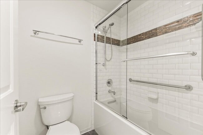 Building Photo - 2-bedroom 2-bathroom condo, located steps from the Boise River Greenbelt