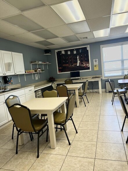 Building Photo - 2551 Emory Dr W