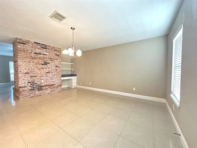 Building Photo - 423 Lee Dr