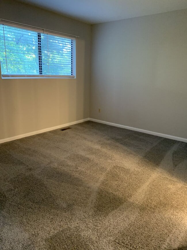Building Photo - 2 BR/1.5 BA West Lake Townhome Near Dolley Madison