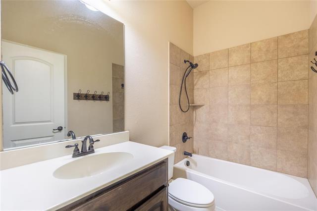 Building Photo - 637 Peach Ln