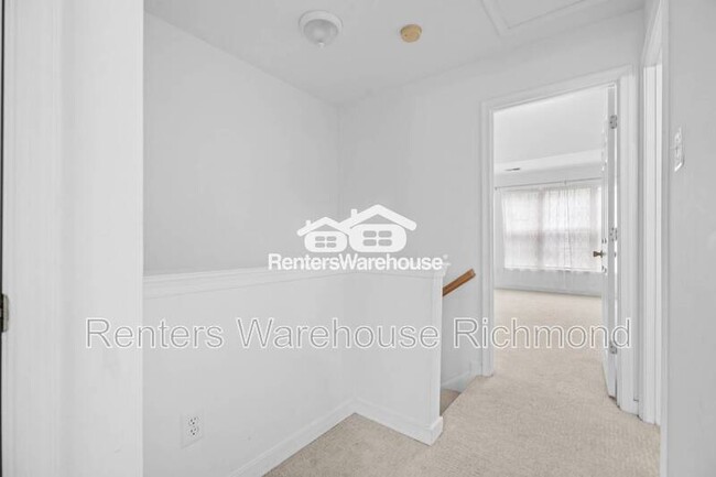 Building Photo - 8000 Cottesmore Ct