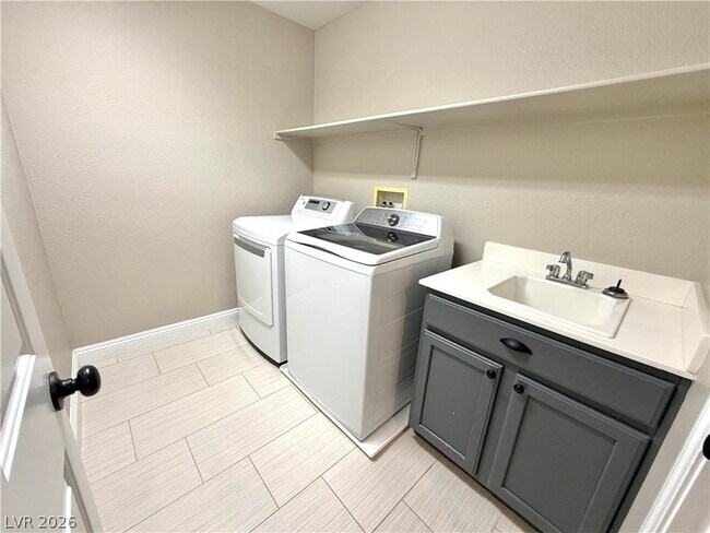 Building Photo - 7919 Quiet Canyon St