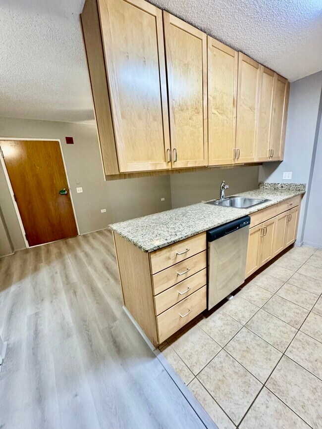 Building Photo - 9655 Woods Dr