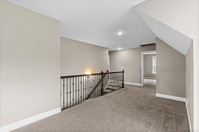 Building Photo - 7458 White Pine Dr