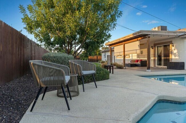 Building Photo - UN-FURNISHED!! 3 Bedroom/ 2Bath in Heart of Scottsdale!!