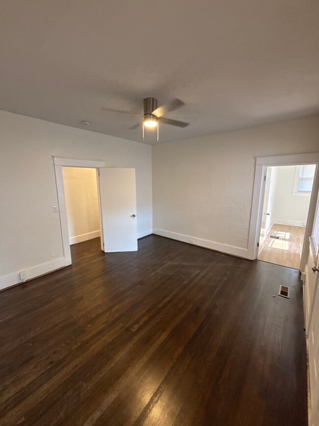 Building Photo - Inglenook 4118