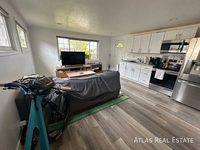 Building Photo - 6915 Brookhill Dr E