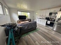 Building Photo - 6915 Brookhill Dr E