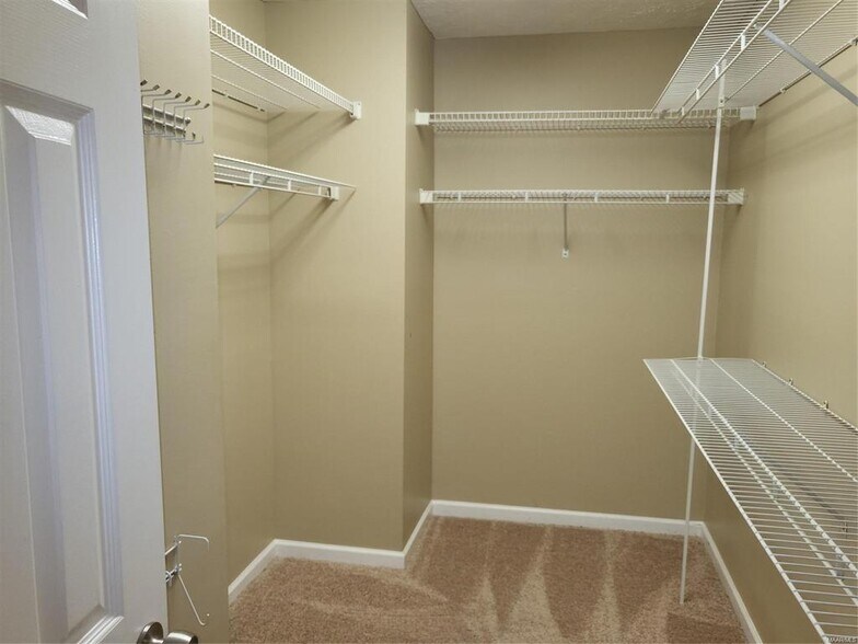 Building Photo - 1516 Charleton Dr