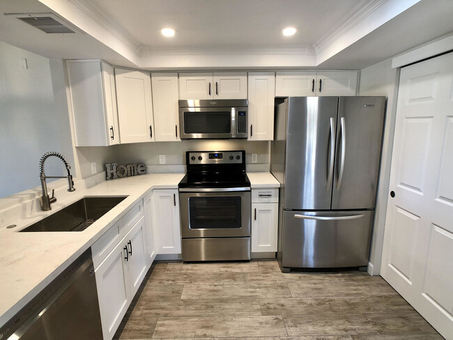 Primary Photo - Fully Renovated 2bd/2 bath Scottsdale pati...