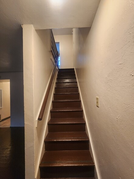 Building Photo - 1417 NW Carden Ave