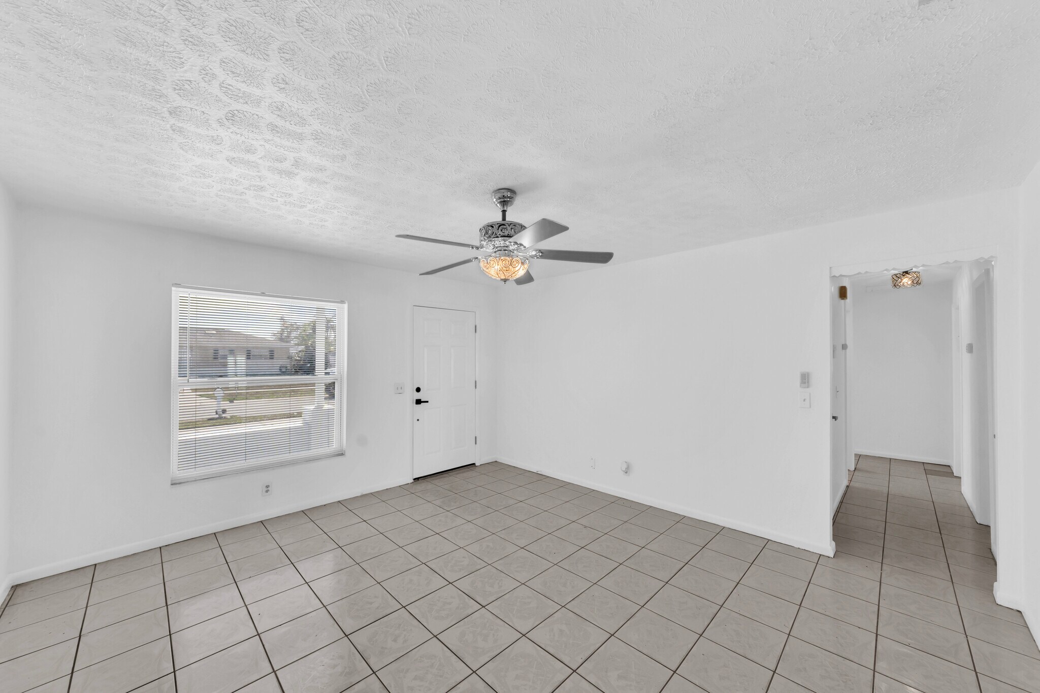 Building Photo - 6013 W Knox St